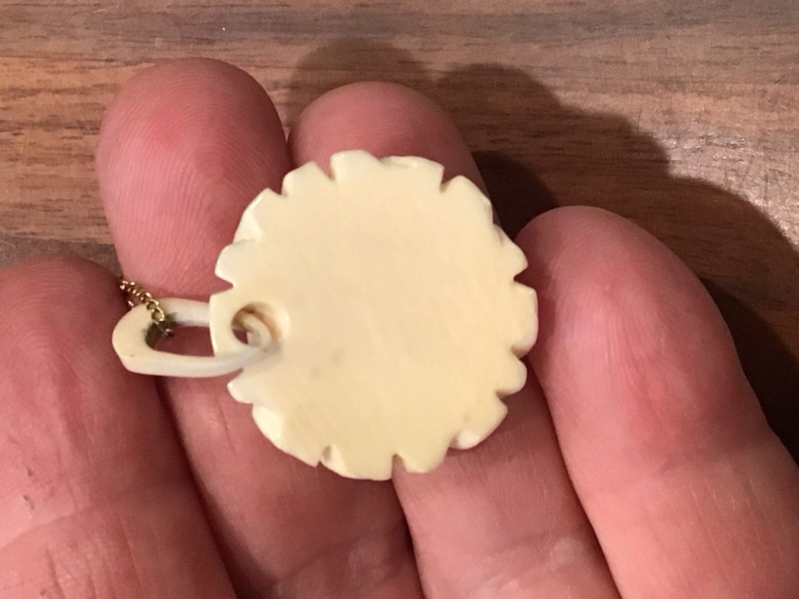 1940s Hawaiian CARVED ROSE PENDANT 12K GOLD FILLED NECKLACE In ART DECO BOX