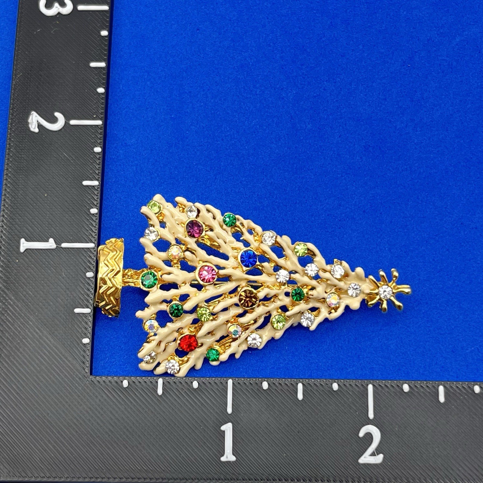 Vintage Christmas Tree Jewelry Set Brooch Clip On Earrings White Snow Frosted