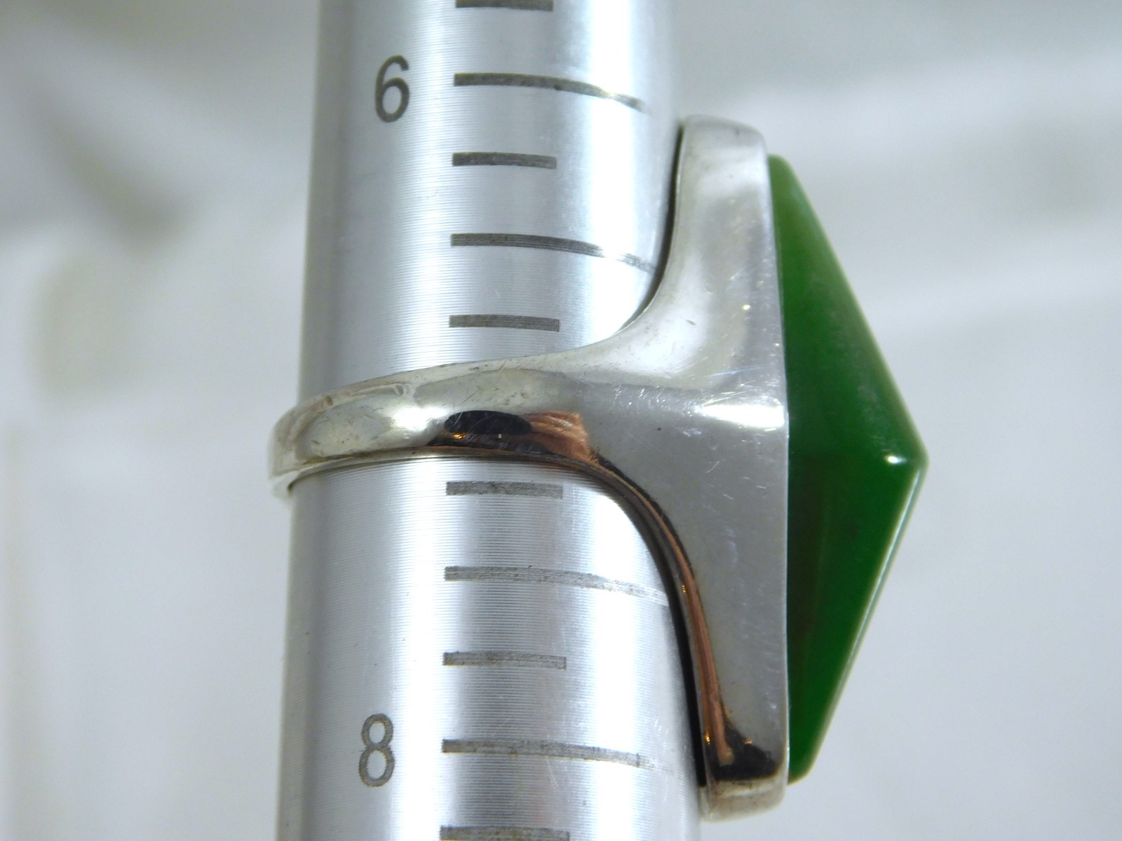 Mid-Century Modernist Green Nephrite Jade Elongated Rhomboid 925 Sterling Ring 7