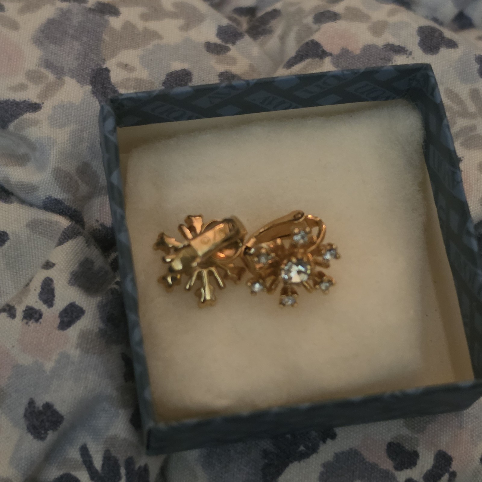 Vintage 1978 Avon Starburst Rhinestone Earrings Gold-Tone Clip In Original Box