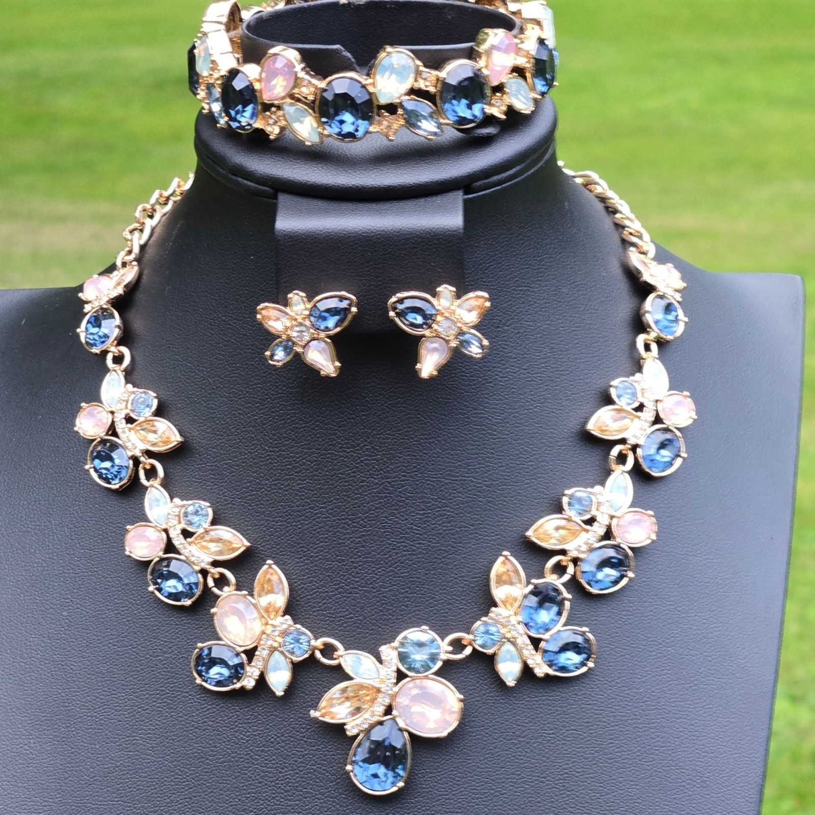 Vintage Avon Blushing Floral Necklace Bracelet Earrings Set Rhinestone Sparkle