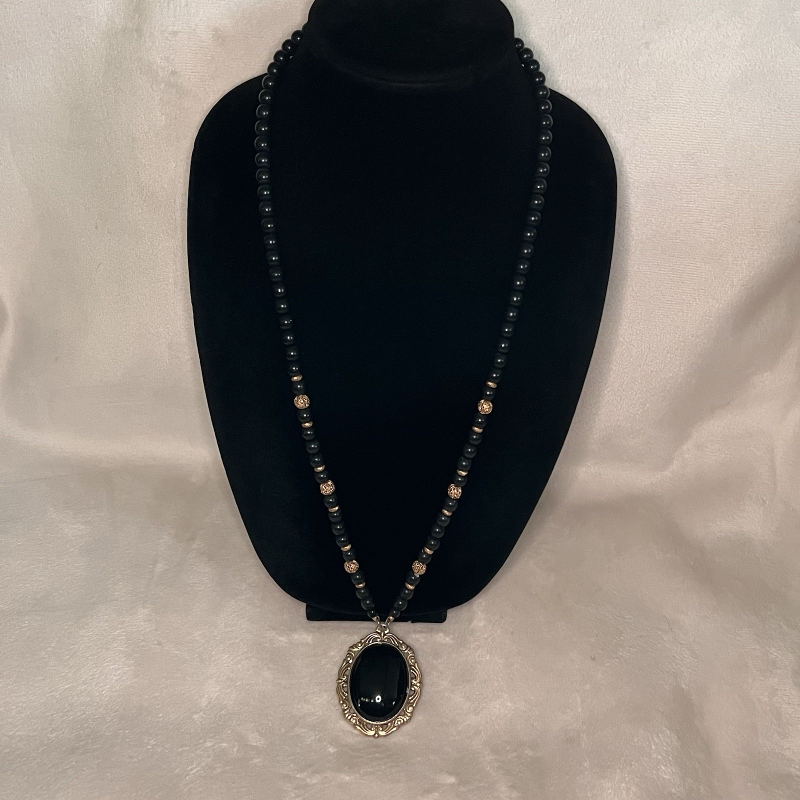 1928 Ornate Black Pendant Beaded Necklace