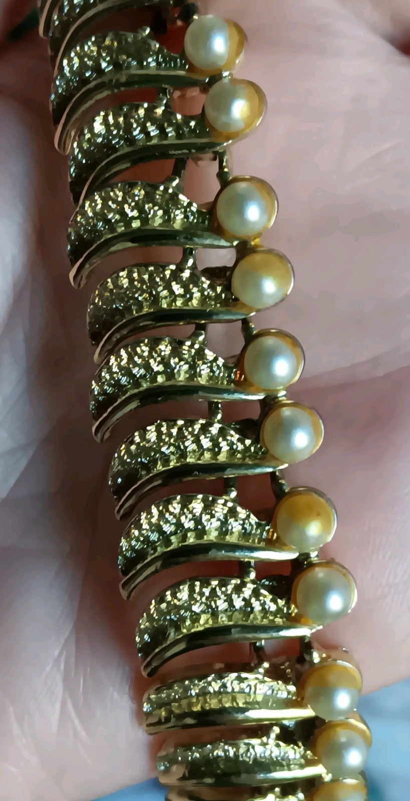 Vintage Kramer Gold-Tone Leaf Design Faux Pearl Necklace 16″ & Bracelet 7″ Set