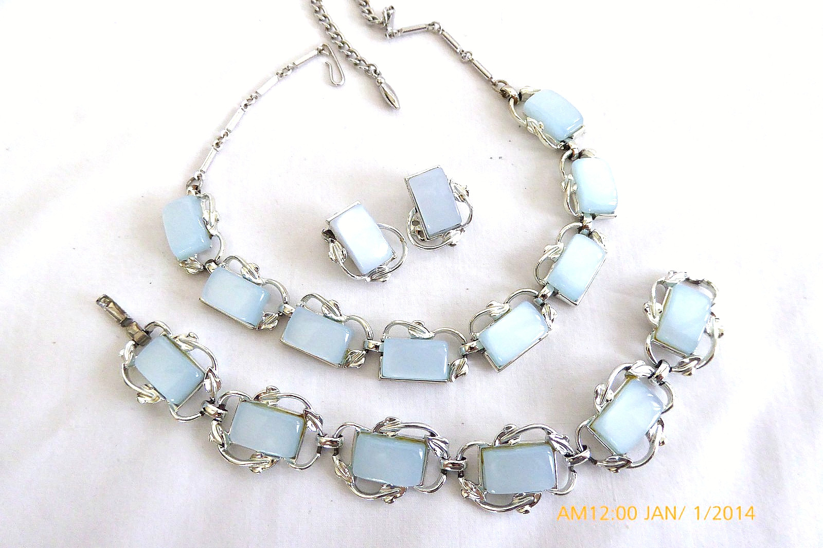 VINTAGE CORO POWDER BLUE MOONGLOW THERMOSET NECKLACE BRACELET EARRINGS SET