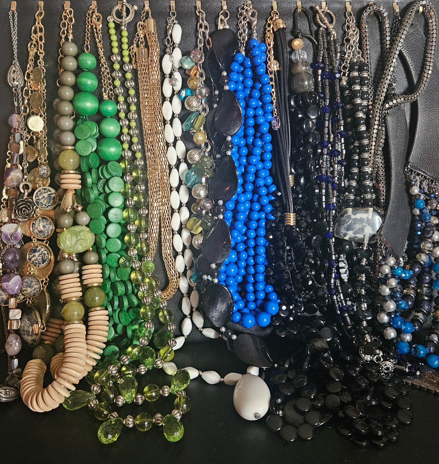 ​1lb Vintage to Modern Costume Jewelry Lot Estate Mix Wearable Pieces Mystery