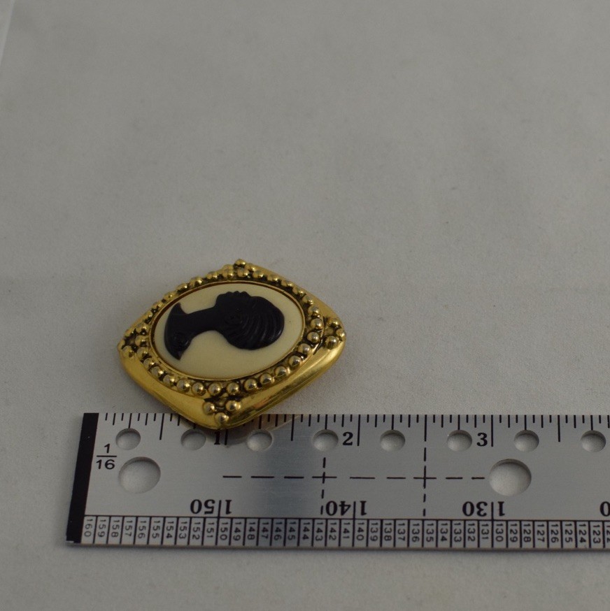 VTG Coreen Simpson Black African American Woman Lady Cameo Pin Brooch