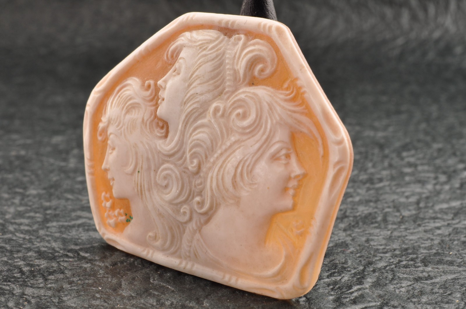 Vintage hexagon shell cameo carved “Three Girls” (41.5ct) sign by artist case.