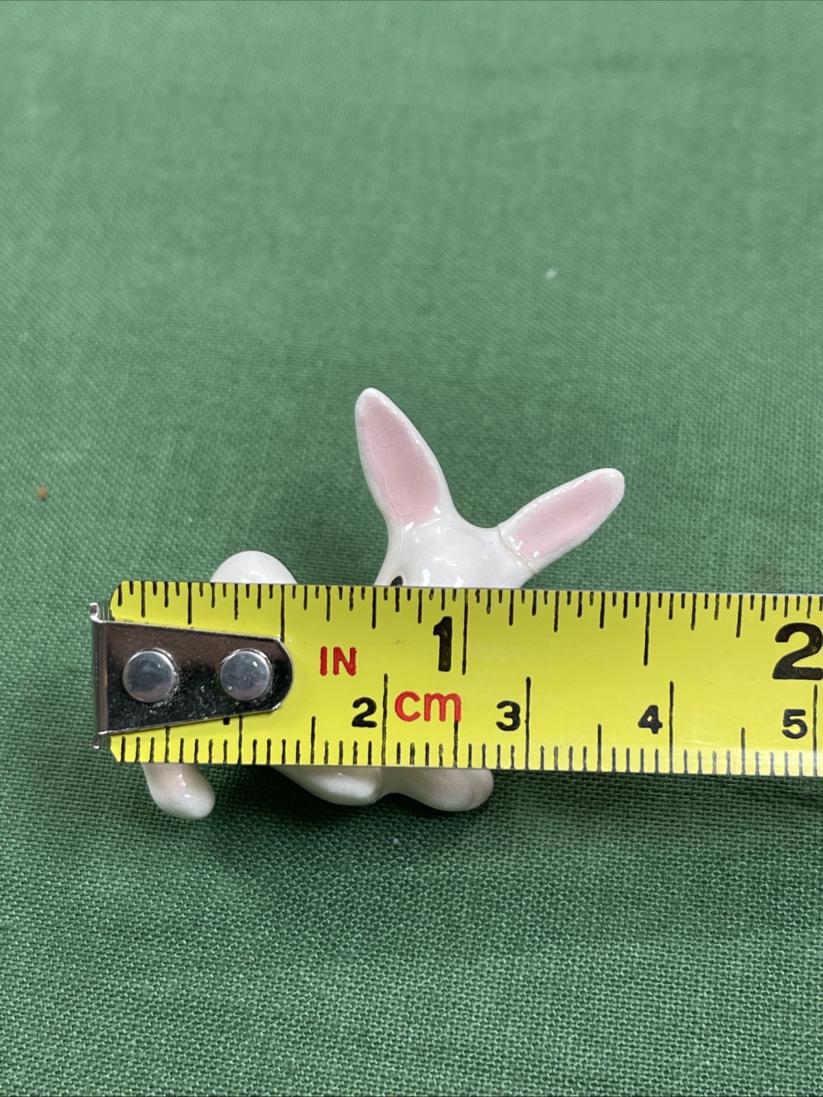 Beachstone Vintage Ceramic Bunny Rabbit Brooch White Unisex Adults *Repaired Ear