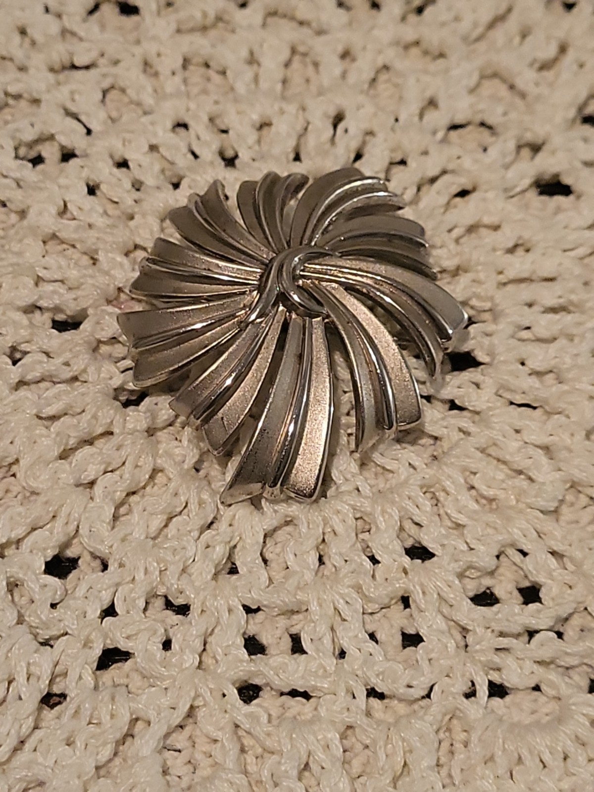 Vintage Signed Crown Trifari Silver Tone Pin Brooch