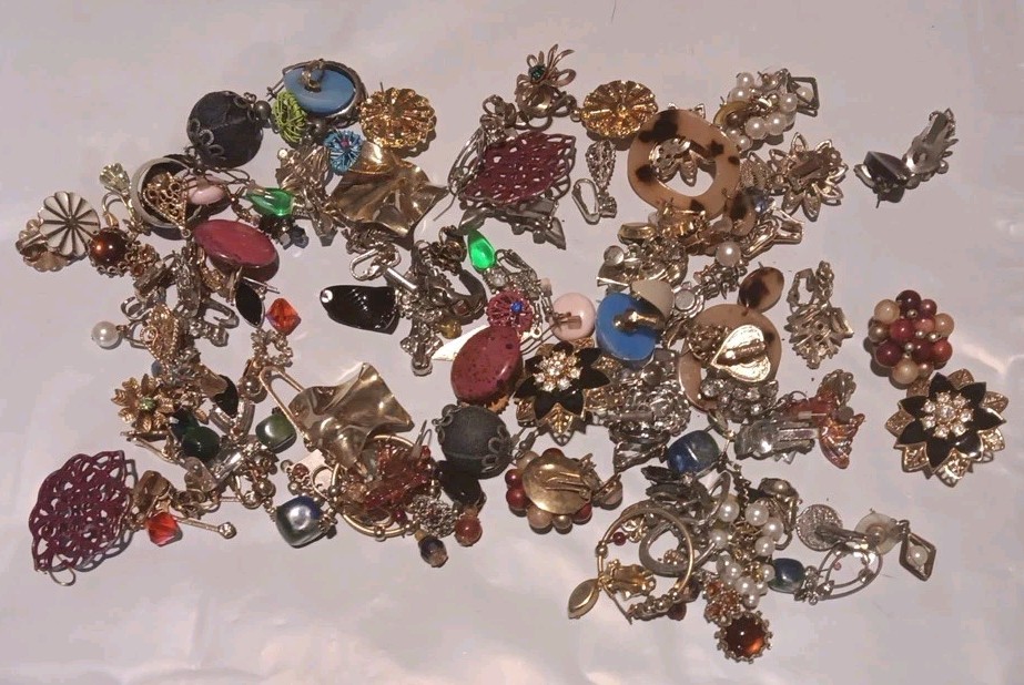 1 Lb 12 Oz Costume Vintage Jewelry Mixed Lot Estate Craft Mostly Earrings