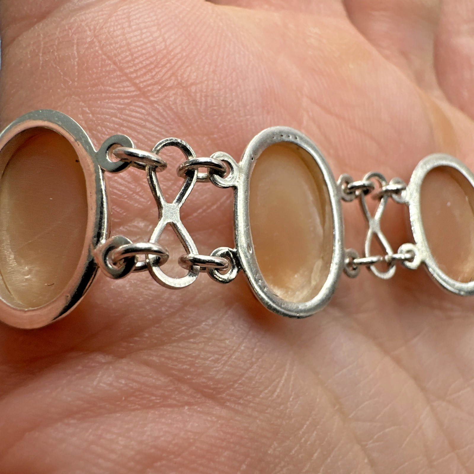 Vtg Stunning Cameo Shell Sterling Silver Bracelet 8″ 13.4g Made in Naples Italy