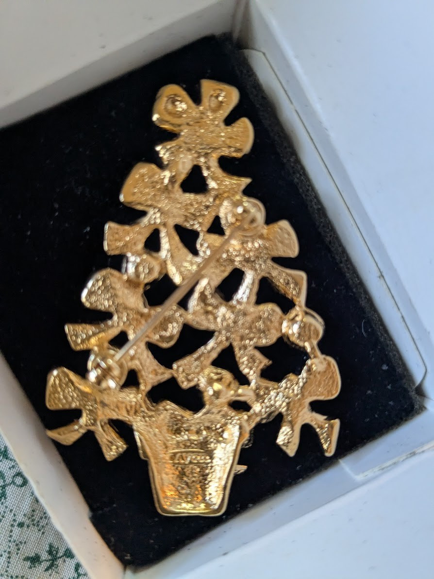 vintage Avon Christmas Tree Gold Tone Pin Brooch with Rhinestones & Box