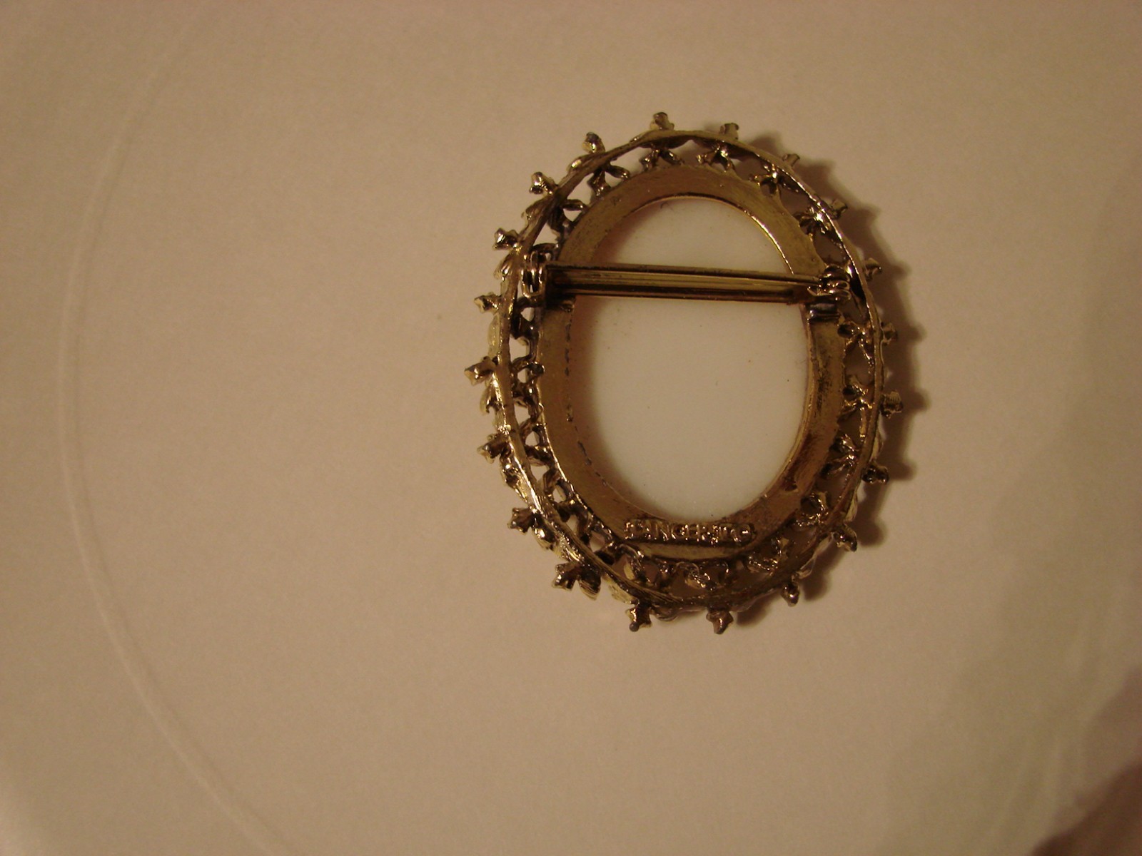 Tancer Il Christmas Cameo Angel Pin Brooch Oval Gold Tone