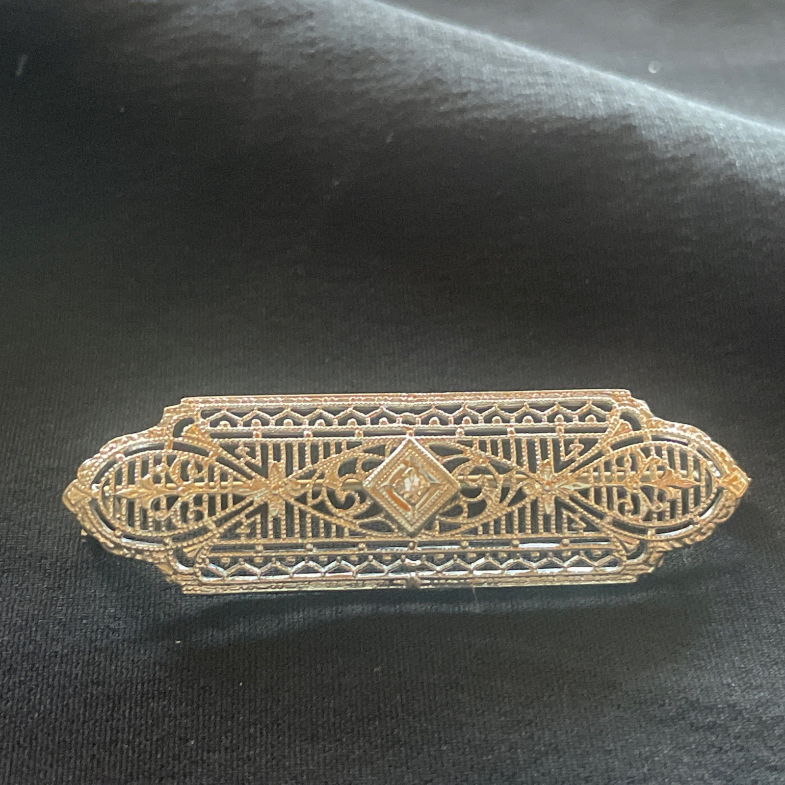 Antique Edwardian Art Deco 10k White Gold Filigree Mine Diamond Bar Brooch Pin
