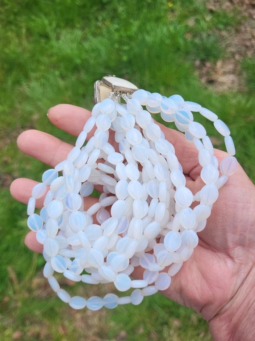 SALE! VINTAGE MULTI ROW OVAL OPAL ALABASTER GLASS BEAD CHOKER NECKLACE WOW!