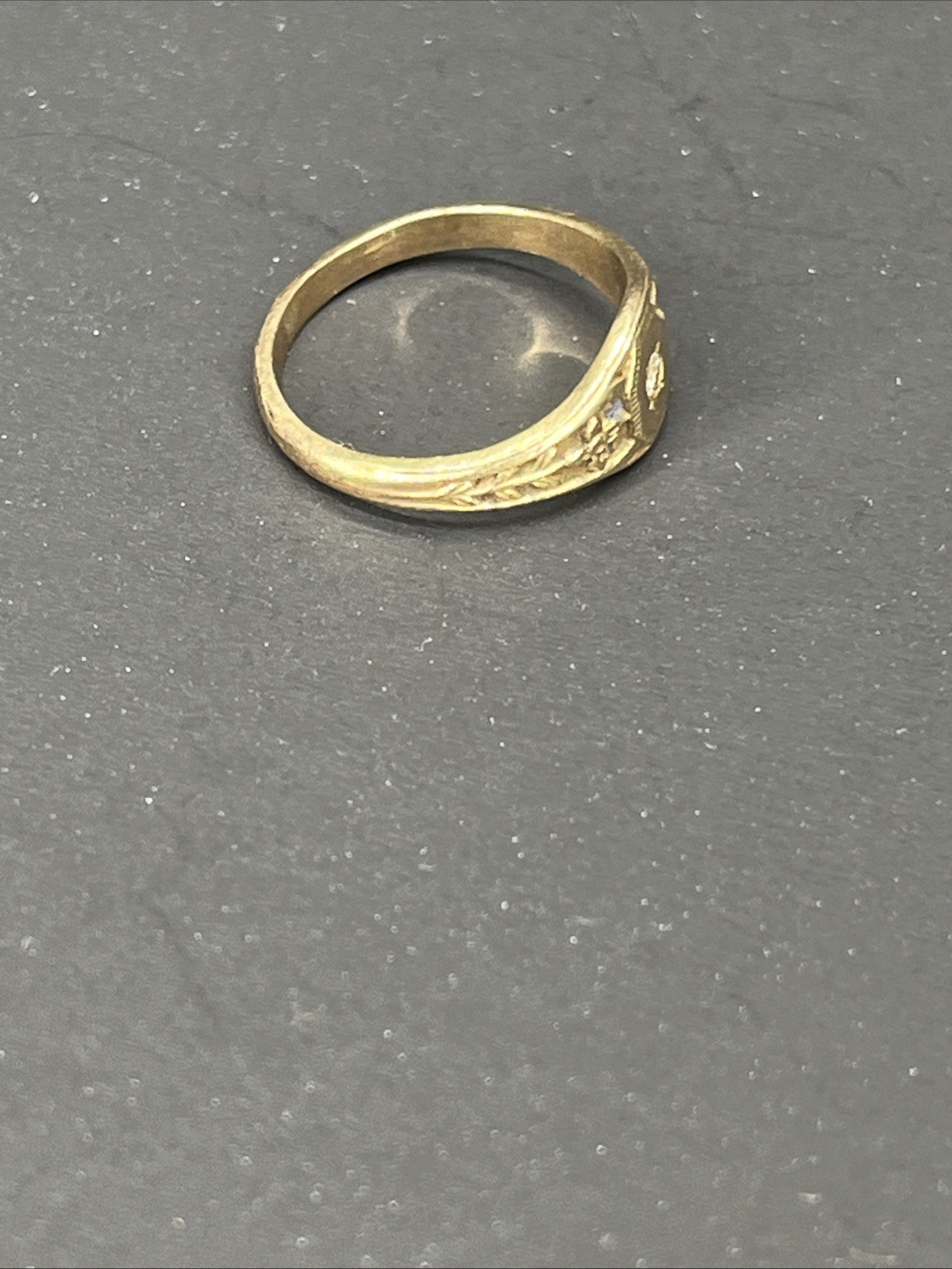 Vintage 10K Yellow Gold Petite Signet Ring Diamond Center 1.19 Grams Size 2