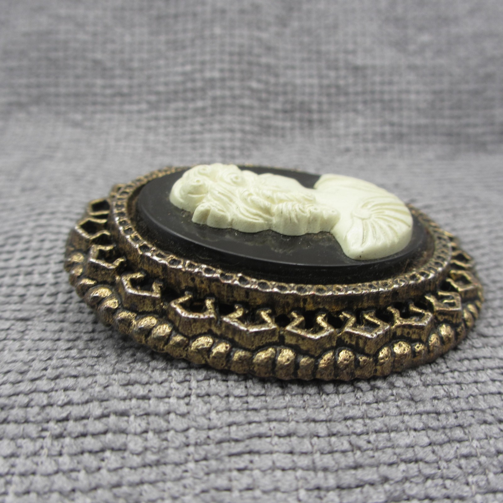 Vintage Cameo Brooch Early Plastic On Black Glass Gold Tone Frame