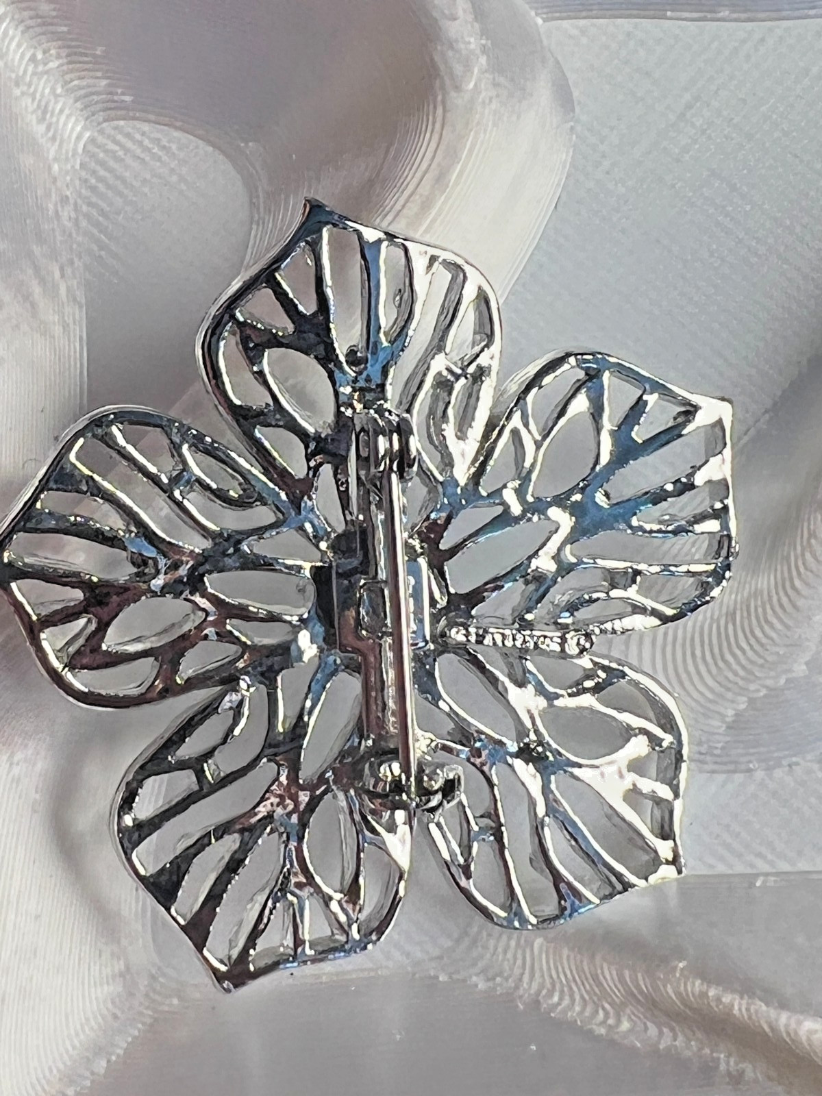 Vintage Gerry’s Signed Silver Tone Dogwood Flower Brooch 1 5/8″