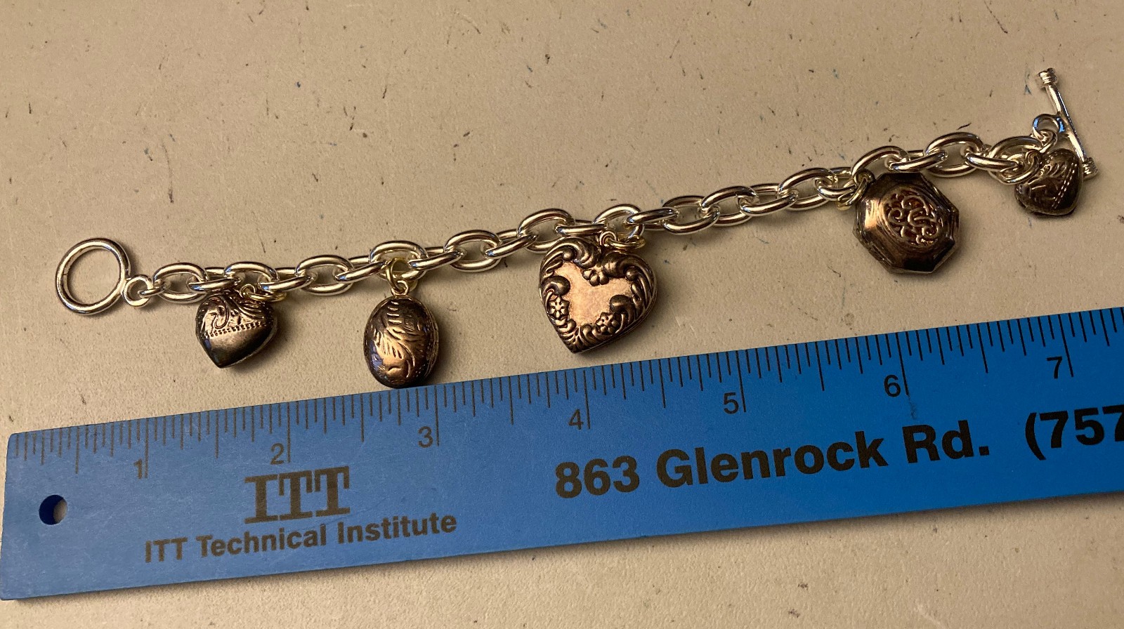 VINTAGE SILVER TONE PUFFY HEART’s AND OTHER CHARM’s BRACELET (ALL CHARMS OPEN)