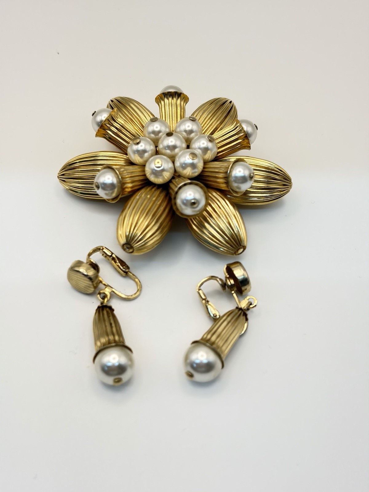 Lg Vintage Gold Tone Faux Pearl Floral Brooch & Matching Earrings Corsage Style