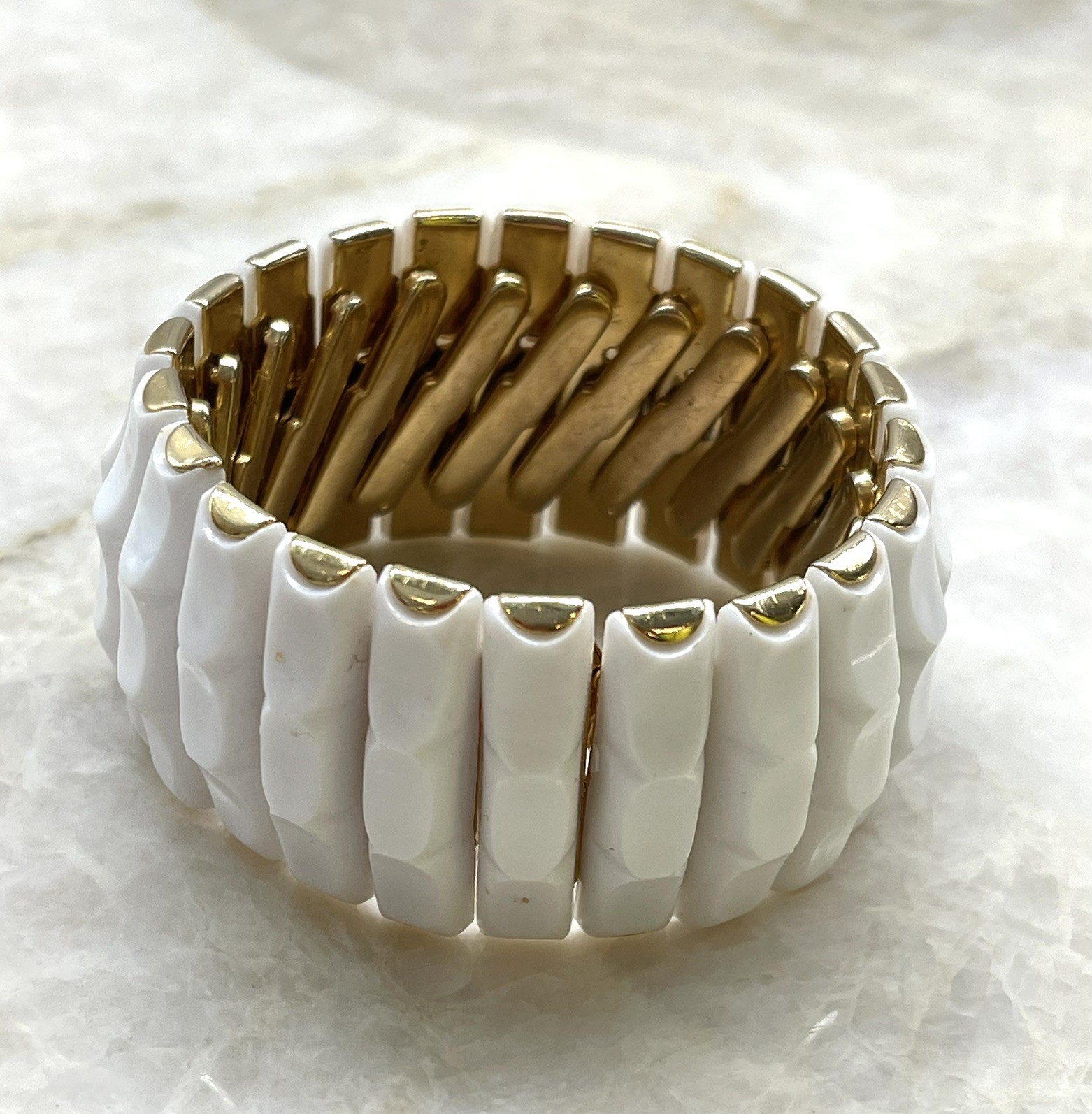 VTG 1960s Monet/ Hong Kong Expansion Bracelet Accordion Segmented white Lucite