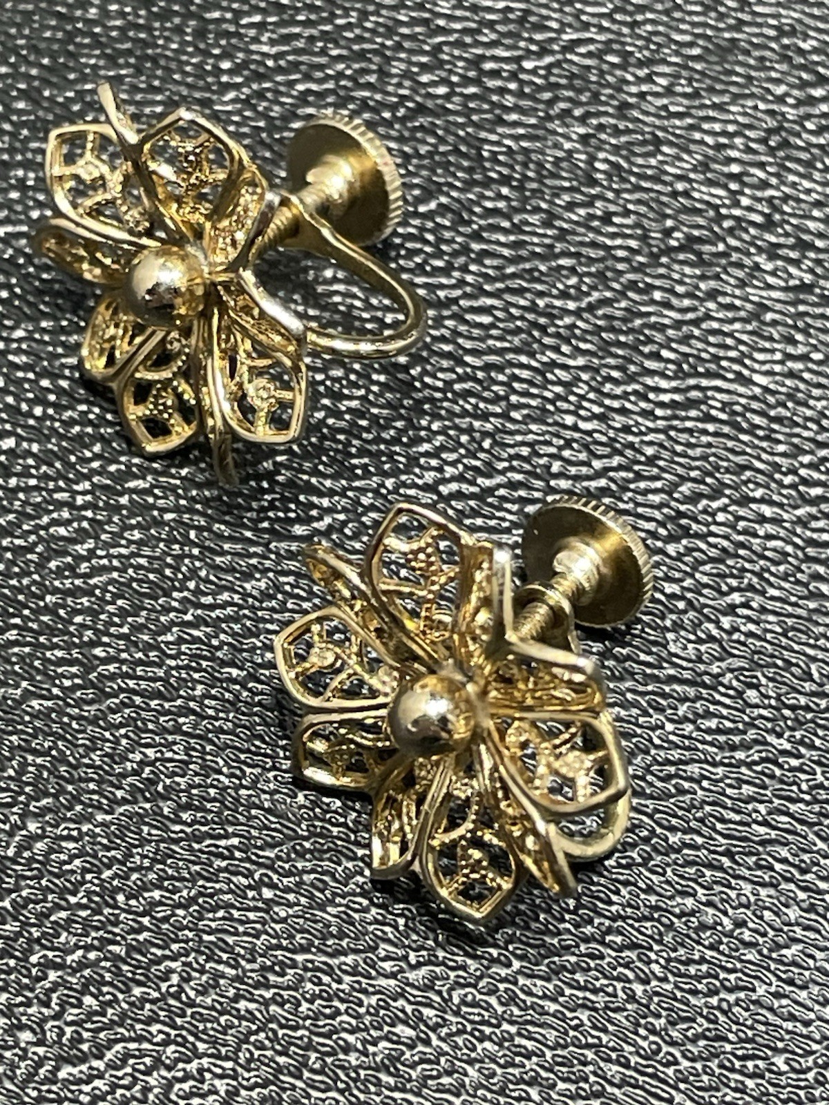 Vintage Gold Tone Metal Ruffled Flower Screw Back Earrings