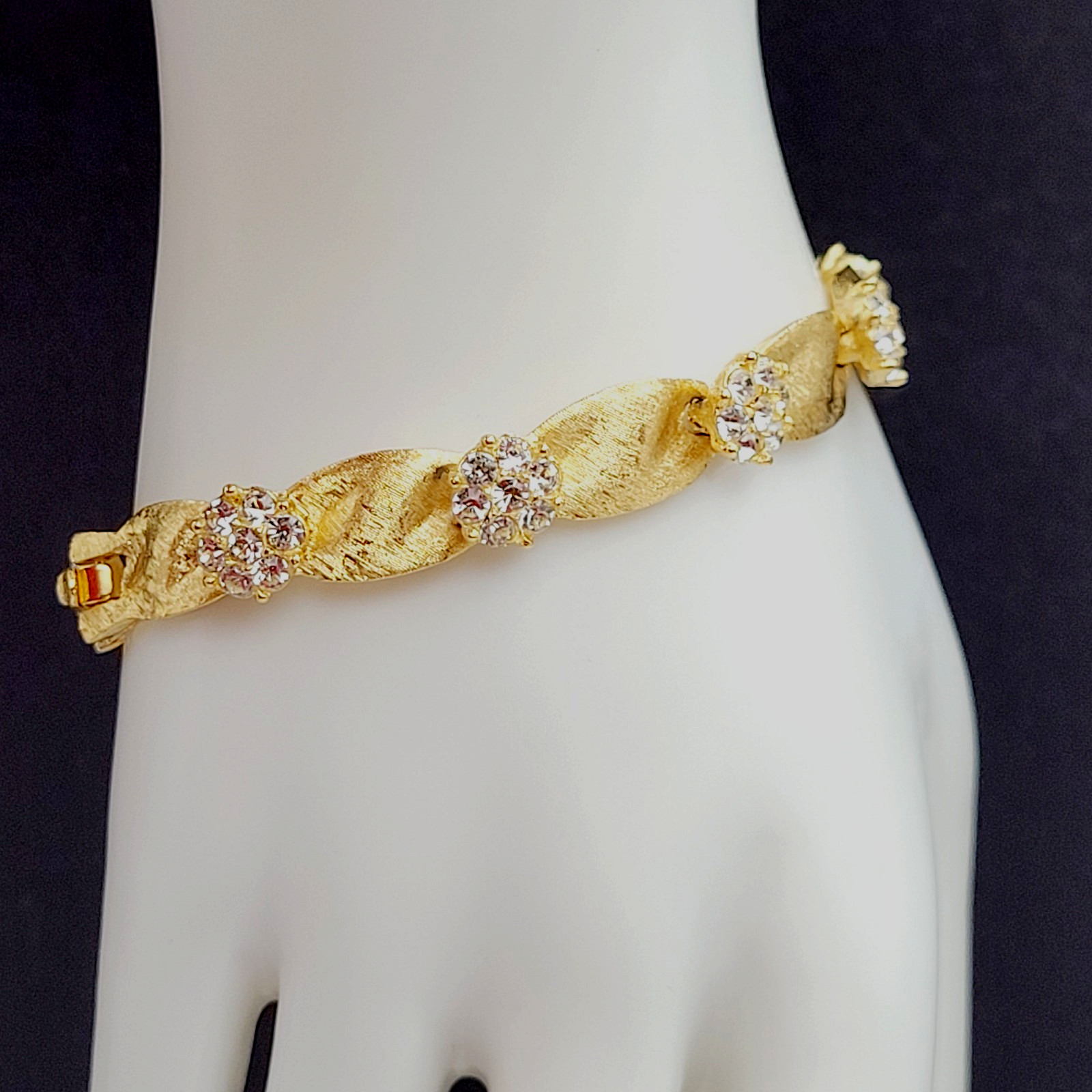 Crown Trifari April Birthday Series Ribbon Flower Clear Rhinestone Link Bracelet