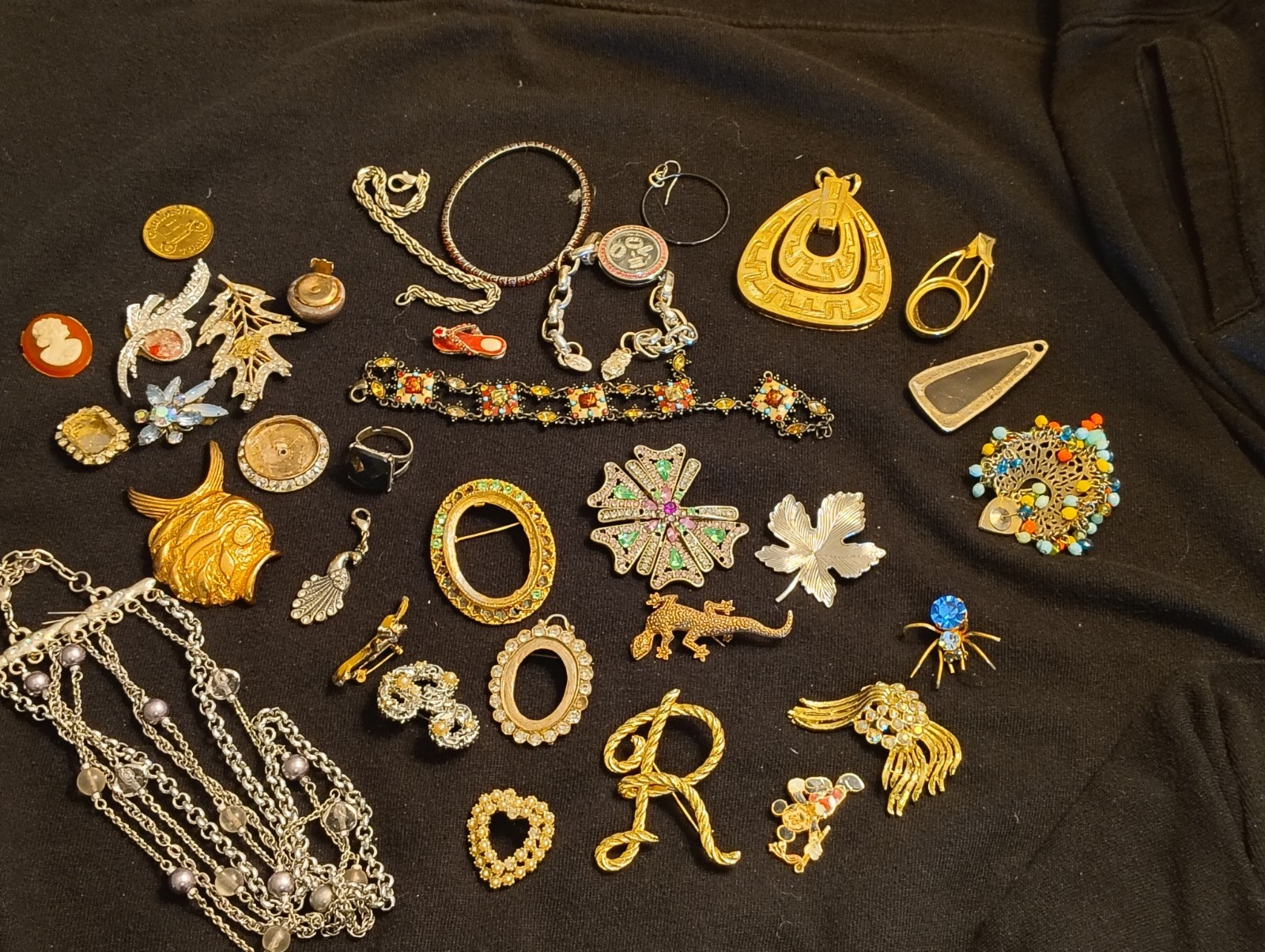 Nice Collection Of Vintage To Mid Modern Costume Jewelry Pieces