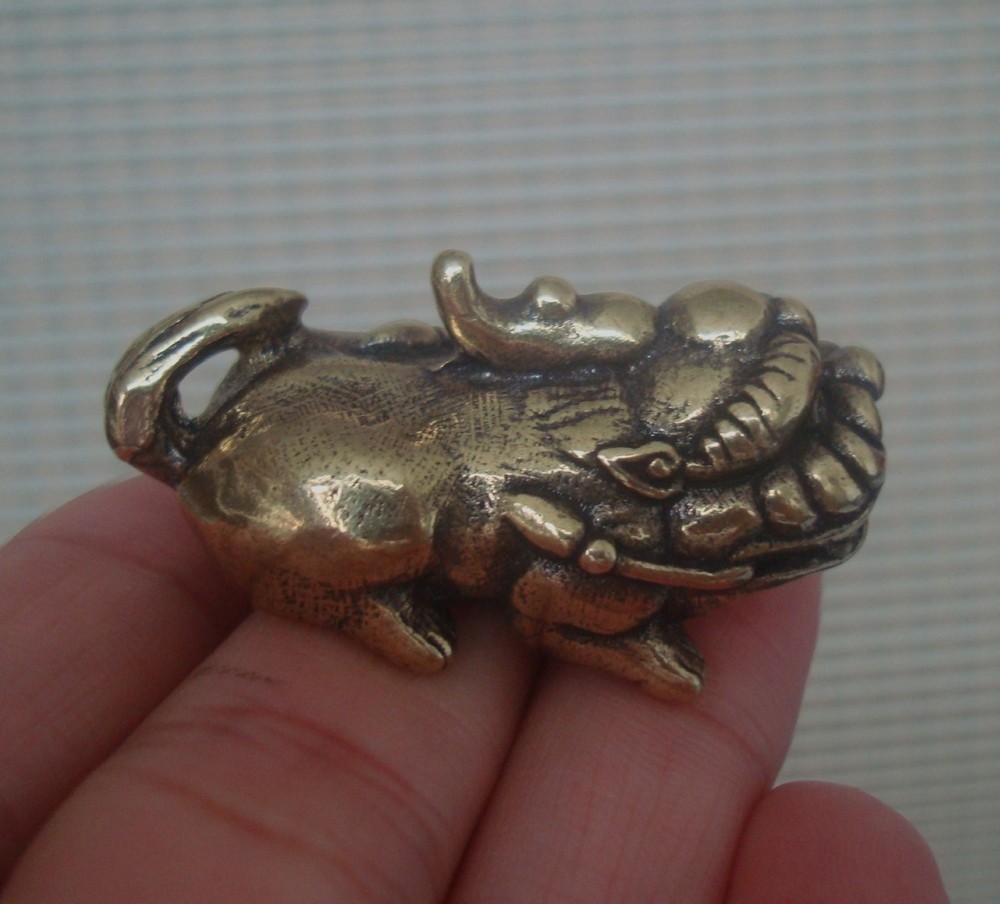 Solid Brass Pixiu Lucky Beast Statue Charm Pendant Vintage Style Bags Ornament