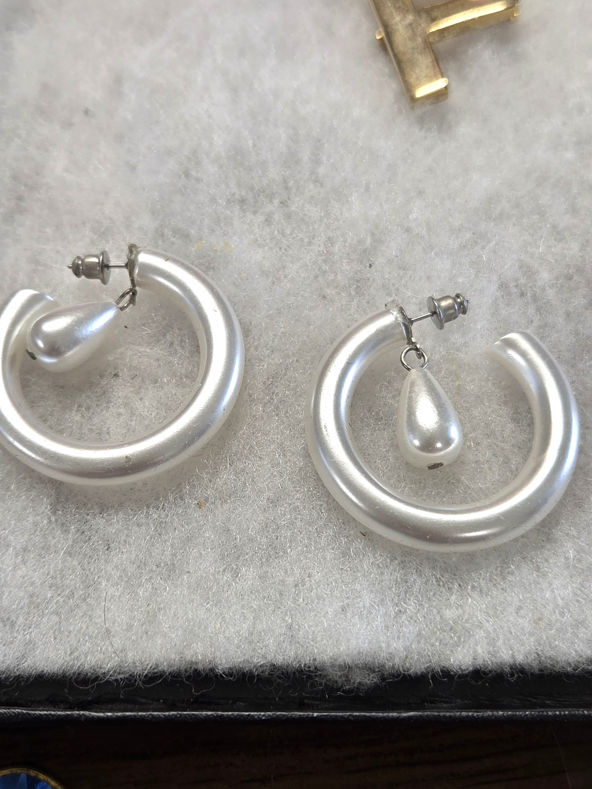 Vtg silver tone faux pearl Hoop pierced Earrings
