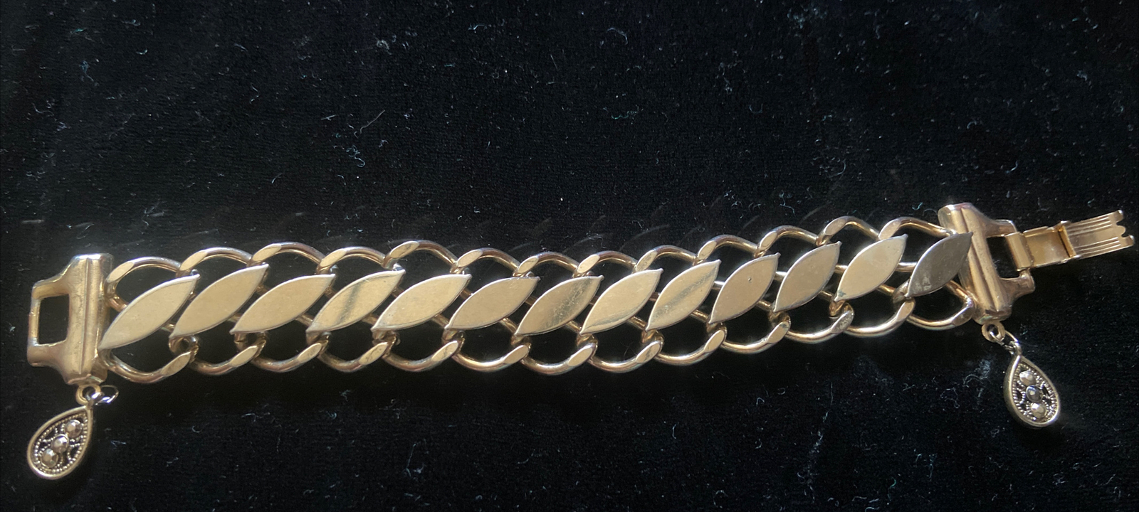 Vintage Bracelet 1960’S ERA Goldtone Chunky 7″ A