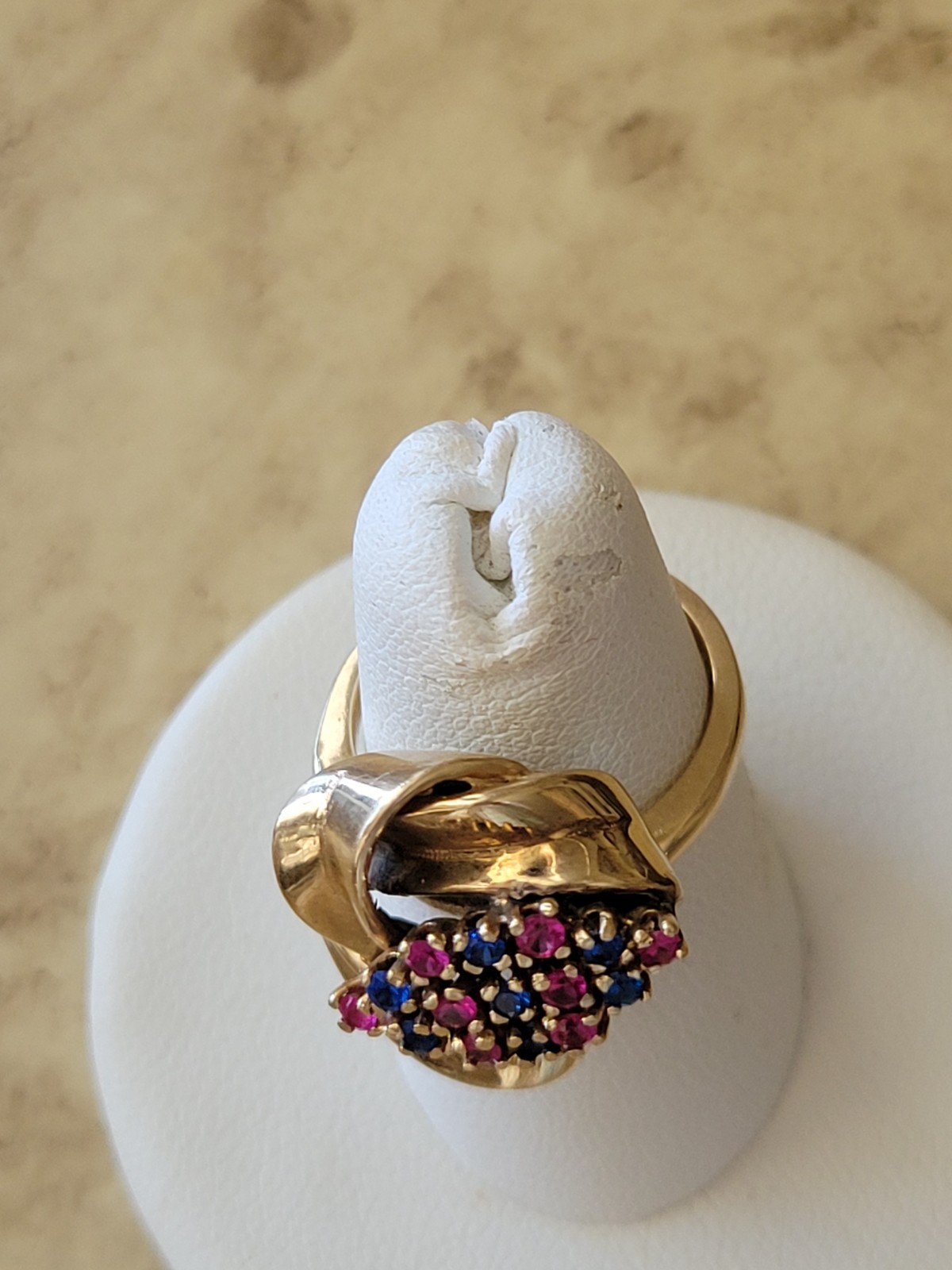 Vintage 1970s 14kt Gold Swirl Ribbon Ring W/ Ceylon Pink &Blue Sapphires Size 6