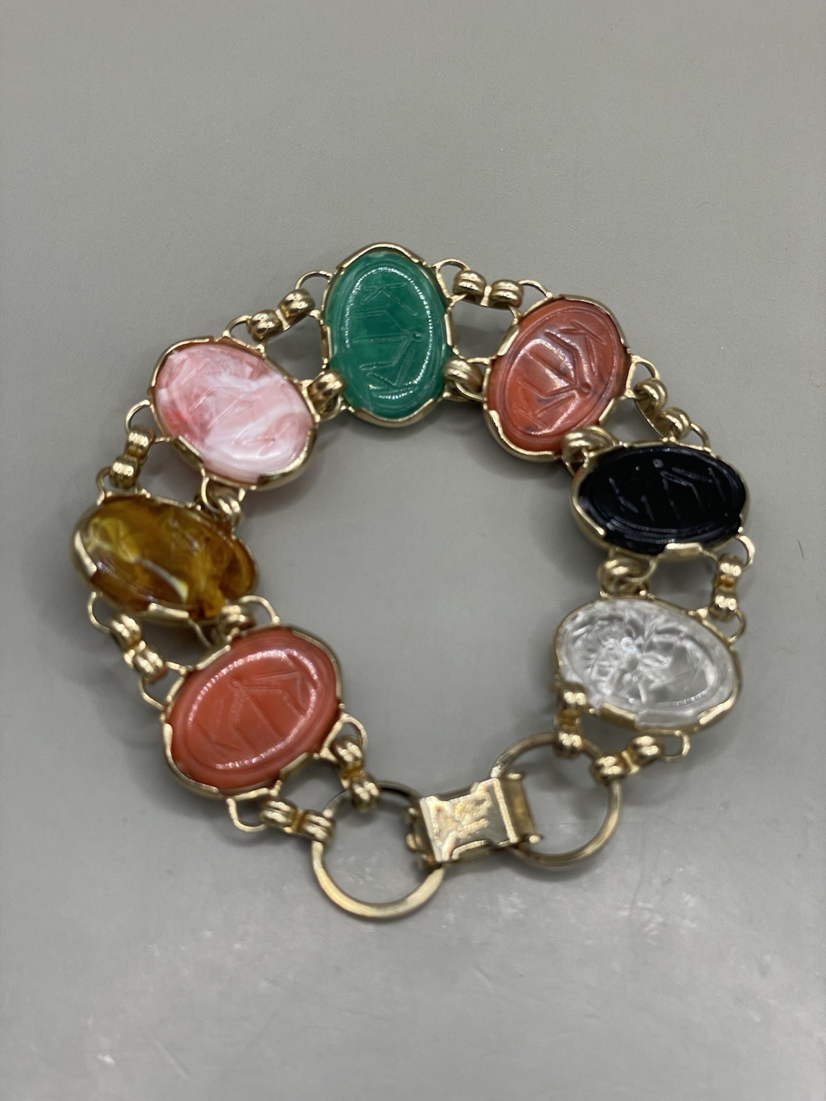 Vintage Signed Coro EGYPTIAN REVIVAL SCARAB GoldTone Multicolor Lucite Bracelet