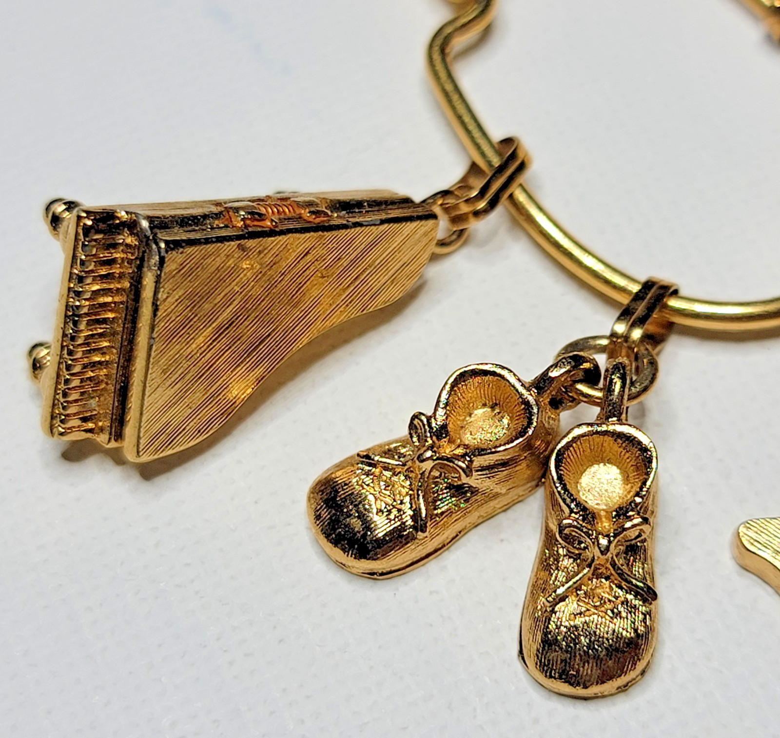 VTG 1970s MONET Gold-Tone CHARM Holder Necklace Texas Ram Piano Birthday Shoes