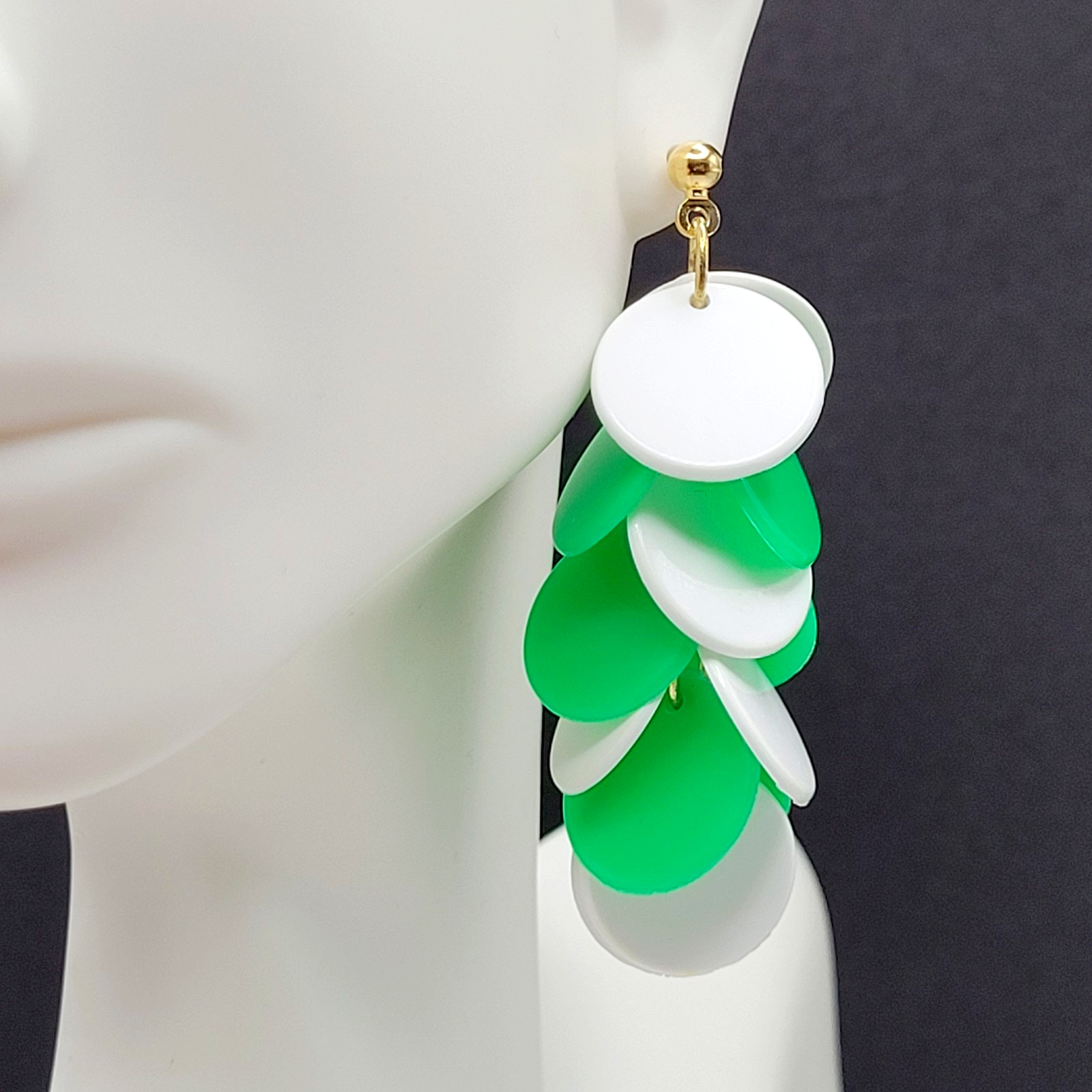 Green and White Multiple Plastic Disc Wiggly Dangle Vintage 80s Pierced Earrings