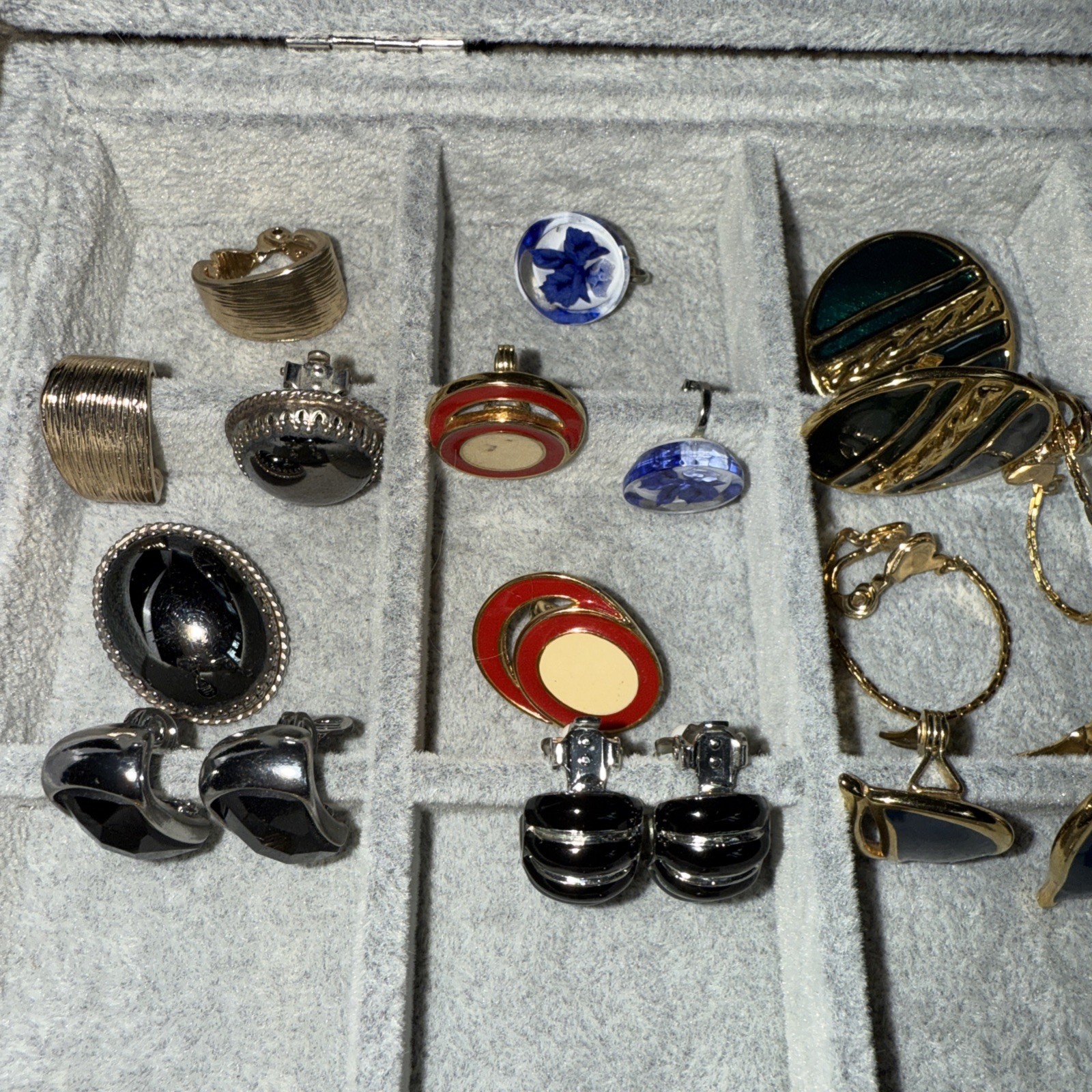 Lot 35 Vtg Clip On Earrings 70’s 80’s 90’s RetroMod Statement Multicolor W/case