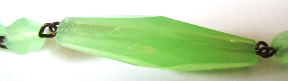 Vintage 34″ Czech Uranium Glass Flapper Necklace – Glows Under Black Light
