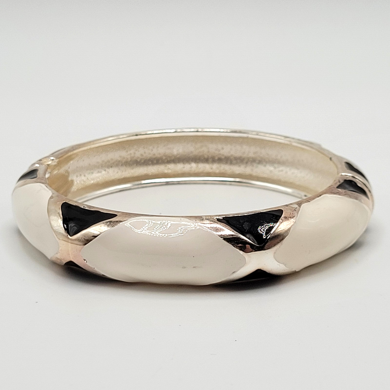 Black White Geometric Abstract Enamel Print Silver Tone Hinged Bangle Bracelet