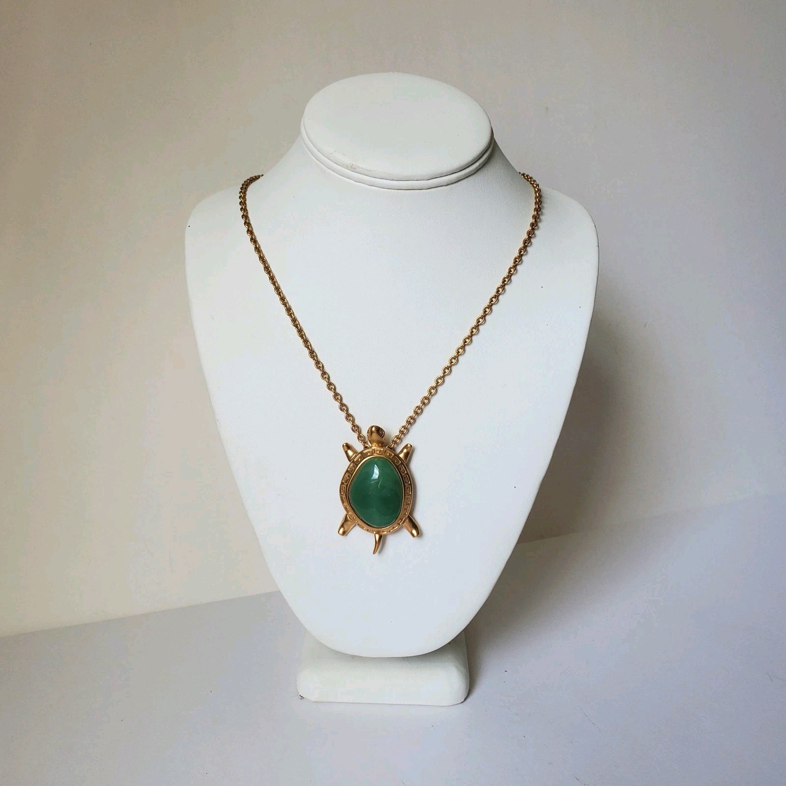 Avon Vintage Turtle Pin Pendant Necklace Brooch Faux Jade Green Gold Tone Signed