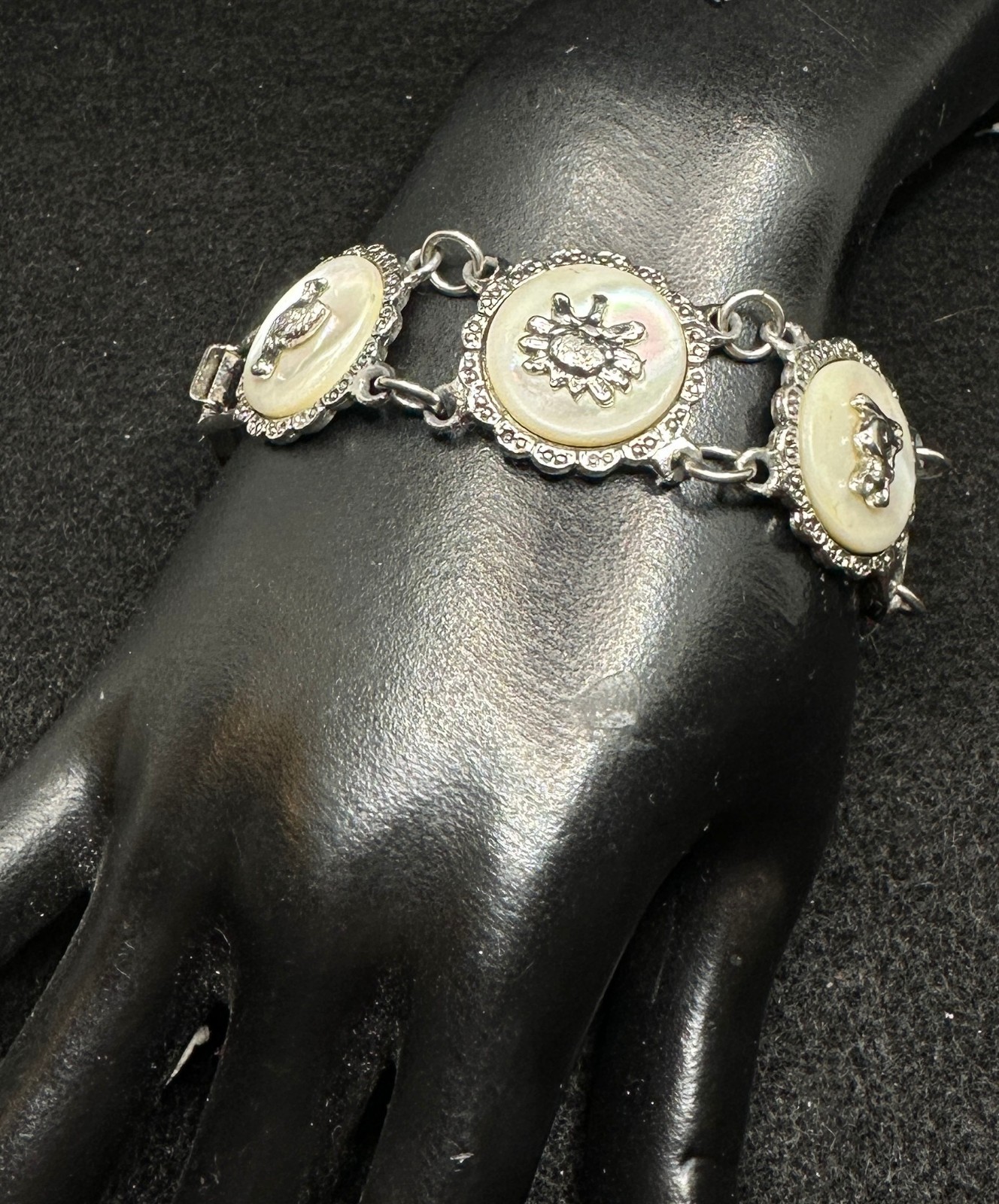 HTF Vtg Australia Souvenir MOP SILVER TONE BRACELET Kangaroo, Koala, Kookaburra