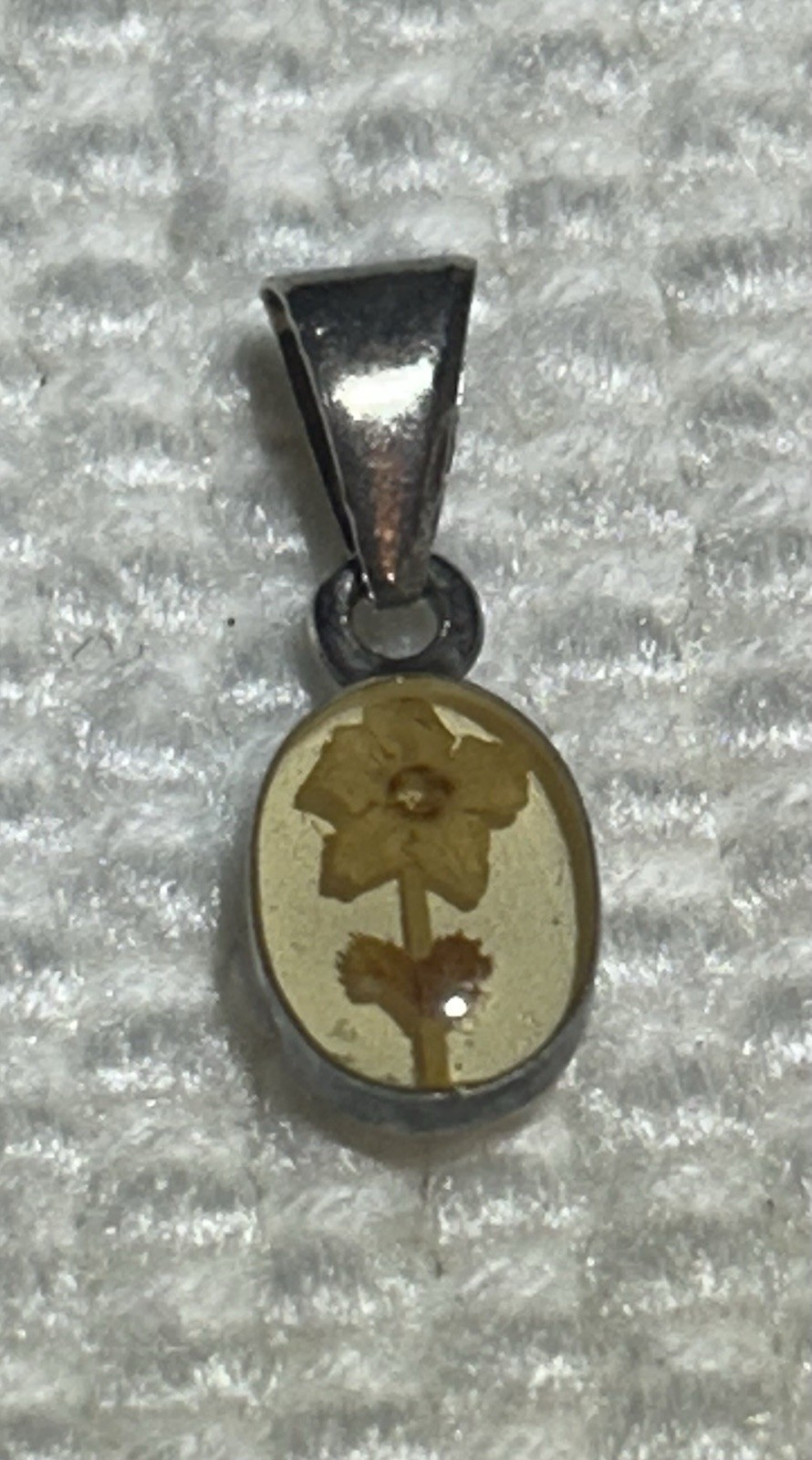 Vintage 925 Sterling Silver Flower Acrylic Resin Oval Pendant Very Dainty