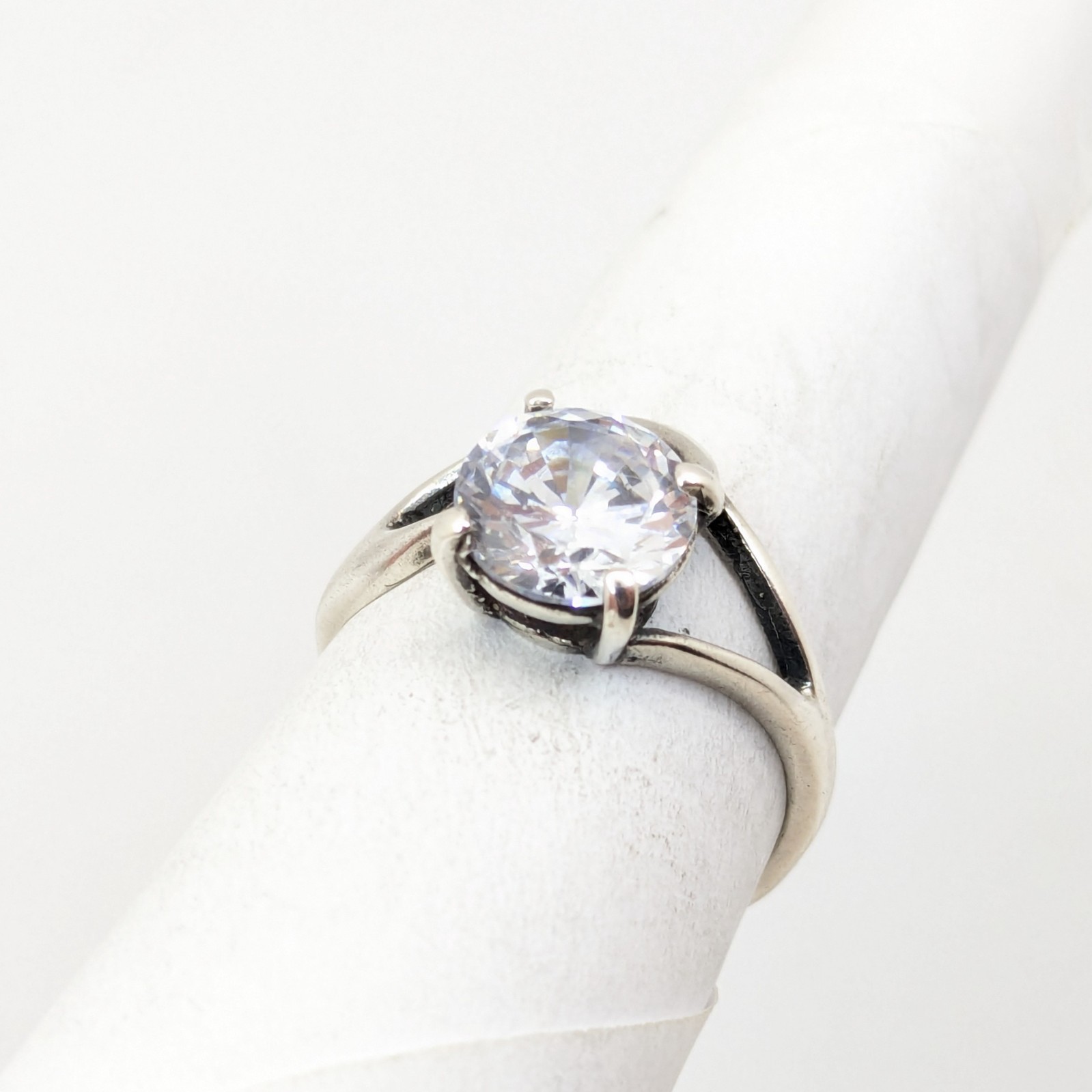Vintage Elegant RING Silver 925 with Bright Stone-size: 7.5US(17.5mm) Ukraine#16