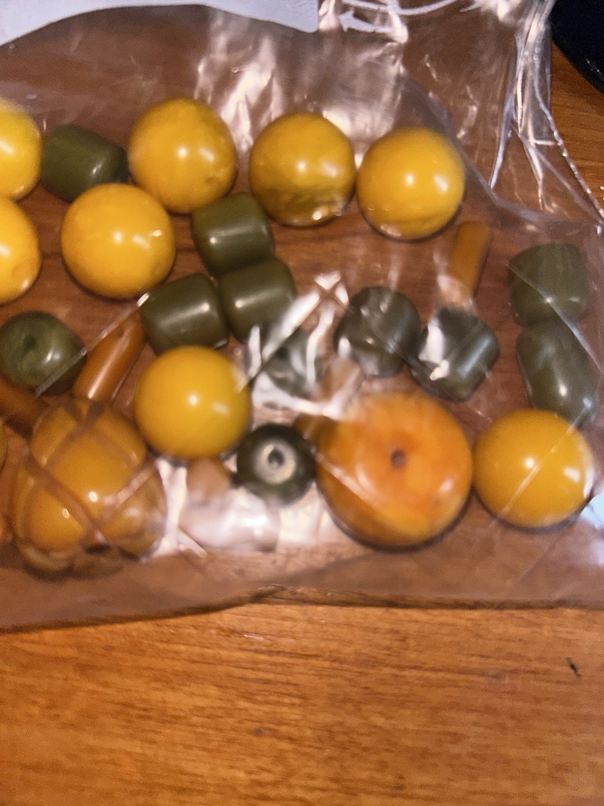 Vintage Bakelite Bead Lot Carved Pineapple Butterscotch Spinach Green 106 Grams