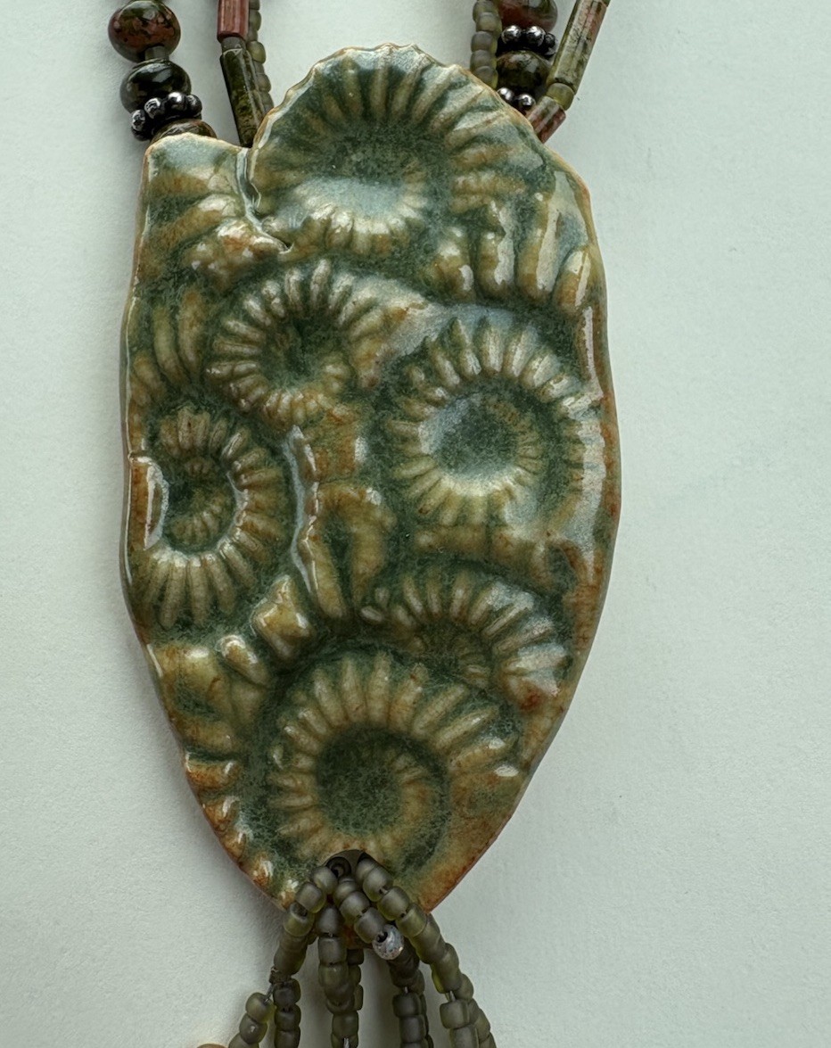 Vintage SeaShell Pattern Handmade Jewelry Ceramic Art Necklace Diane Wilson Folk
