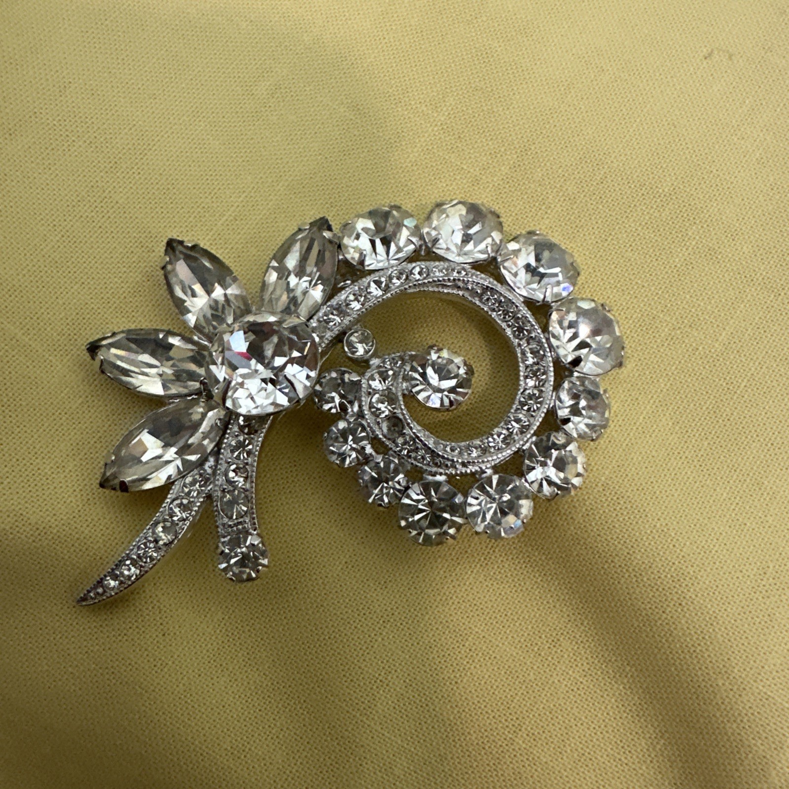 Vintage Eisenberg Ice White Rhinestone Crystal 2.25″ Statement Brooch Pin