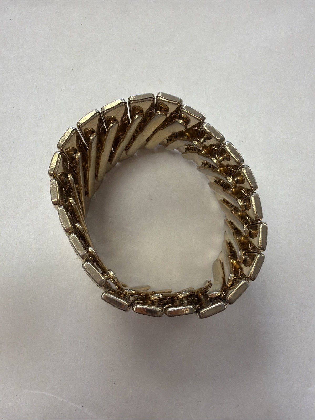 Vintage 1970’s Gold tone Expandable Stretch Textured Bar Link Metal Bracelet