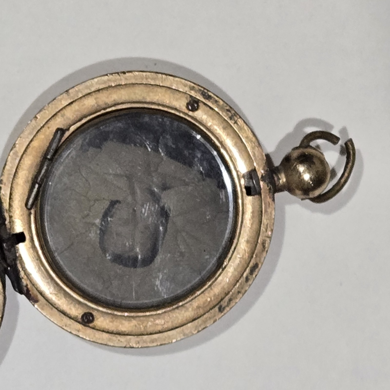 Rare Antique Victorian Round Tri-Fold Quad Photo Locket Gold Filled