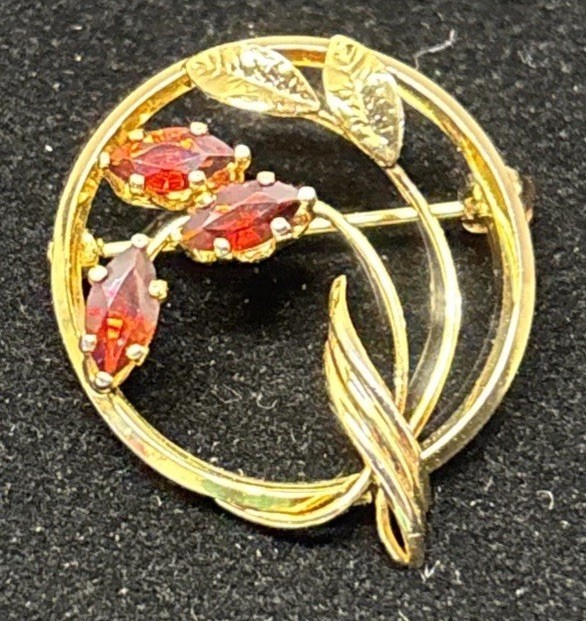 VTG Unsigned Gold Tone Marquise Cut Prong Set Garnet Stones Brooch .75”