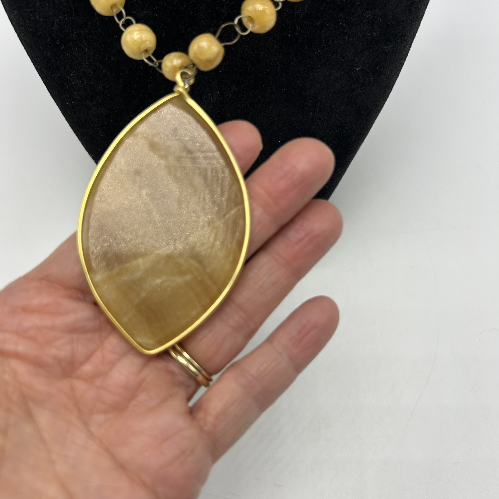 Agate Necklace Quartz Genuine Stone Sun Carved Bead 24″ VTG Boho Chic 70’s Beige