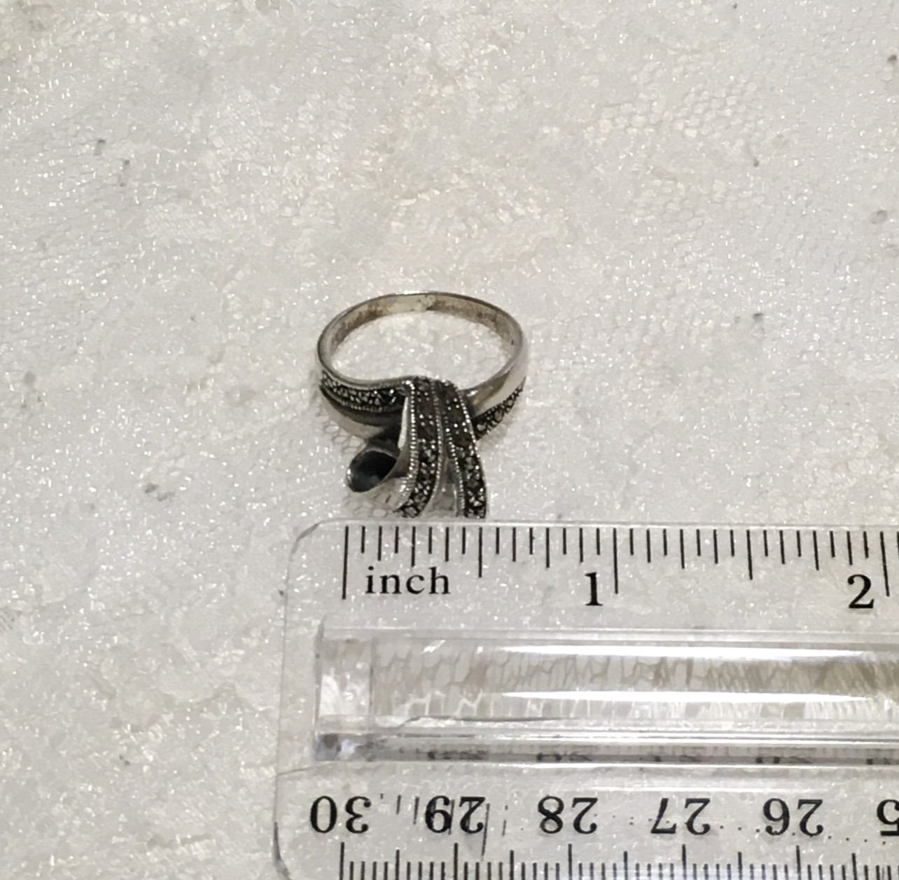 Vintage Sterling Silver Ring Womens Sz 8.25 Ribbon Bow design Marcasite Accents